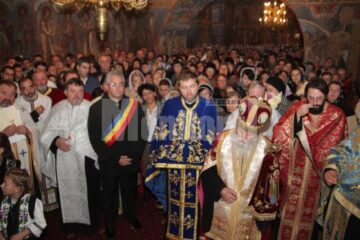 O reproducere a Icoanei „Pantanassa” de pe Muntele Athos a ajuns aseară la Biserica Sf. Dumitru din Suceava