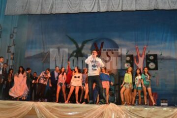 Momente din spectacolul organizat de Colegiul Economic
