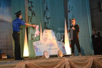 Momente din spectacolul organizat de Colegiul Economic