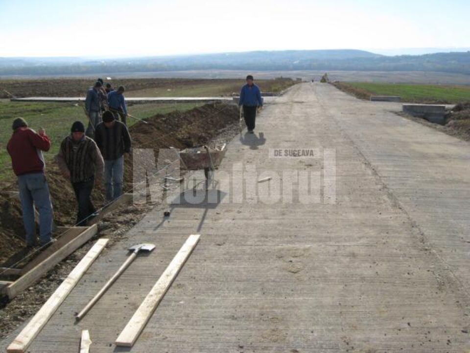 Agricultorii din Dărmănești și Măriței vor merge pe un drum betonat până la propriile ogoare