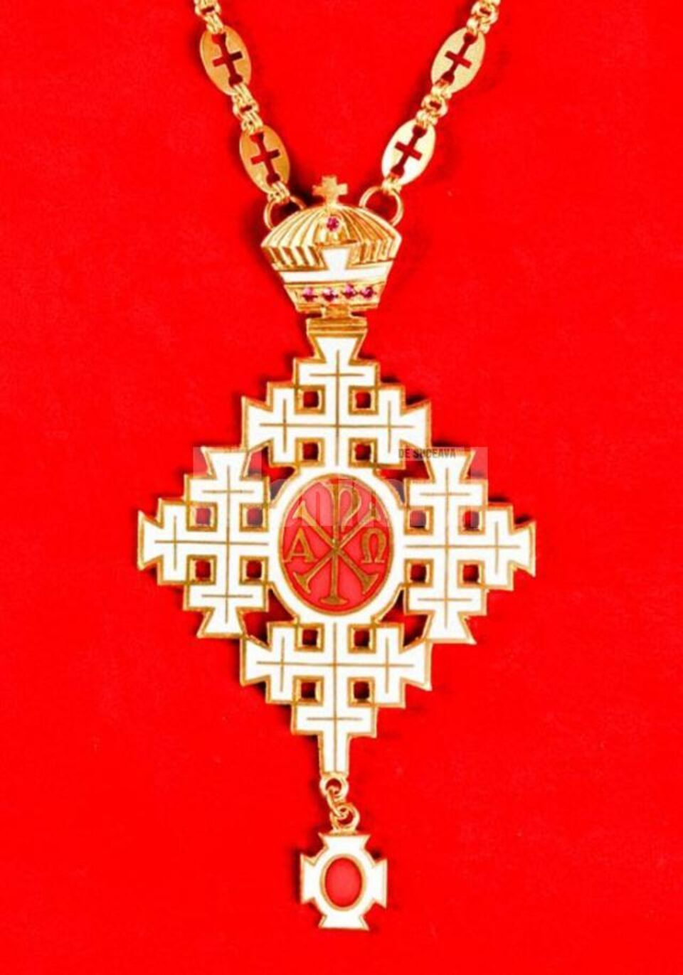 Crucea Patriarhală este cea mai înaltă distincție care se conferă de către Patriarhul Bisericii Ortodoxe Române