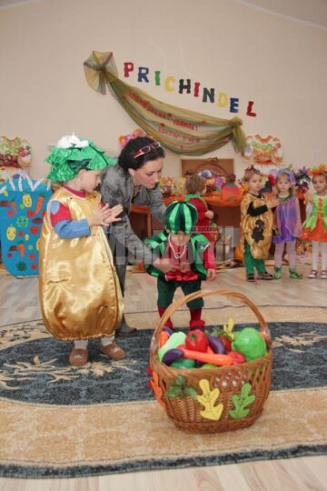 Grădinița „Prichindel” a organizat ieri a VII-a ediție a Carnavalului toamnei