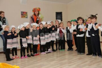 Grădinița „Prichindel” a organizat ieri a VII-a ediție a Carnavalului toamnei