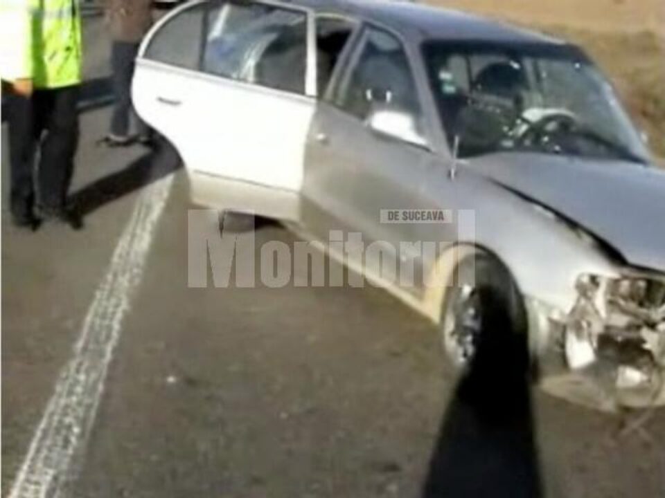 Autoturismul Dacia a fost izbit violent, de mașina intrată pe contrasens