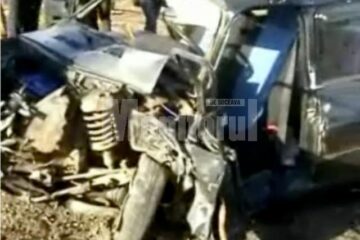 Autoturismul Dacia a fost izbit violent, de mașina intrată pe contrasens