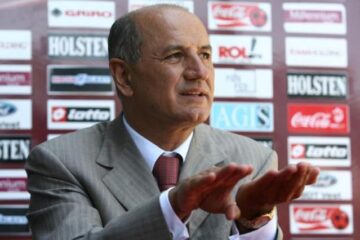 Suporterii îi cer lui Copos să părăsească echipa de sub podul Grant