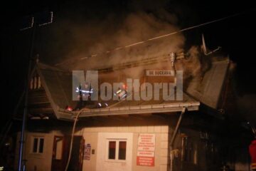 Incendiu puternic la o spălătorie auto
