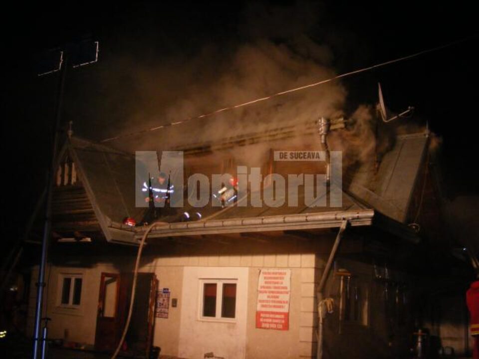 Incendiu puternic la o spălătorie auto