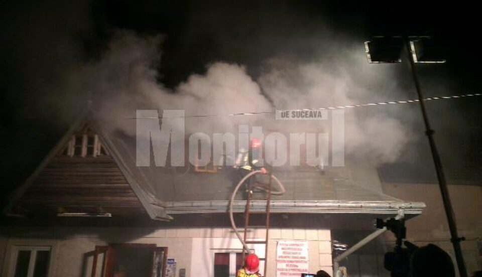 Incendiu puternic la o spălătorie auto