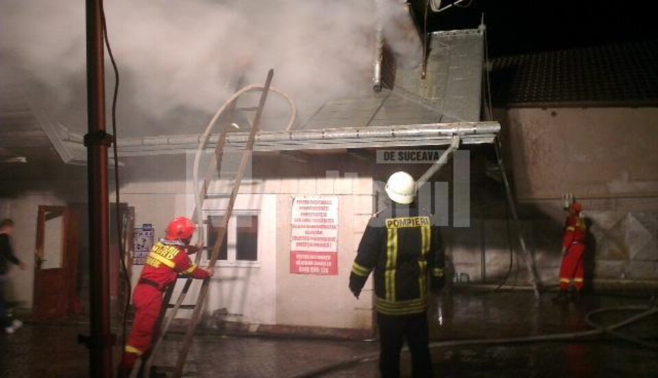 Incendiu puternic la o spălătorie auto