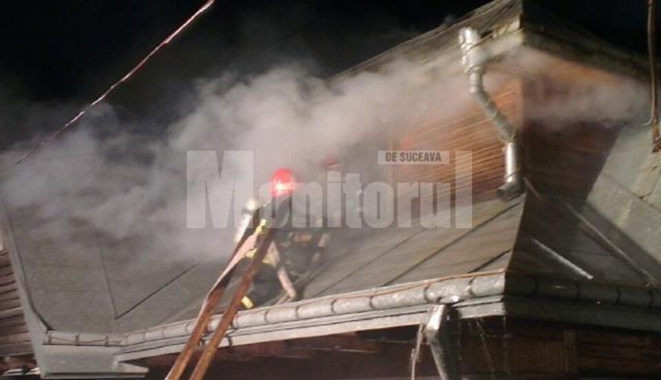 Incendiu puternic la o spălătorie auto