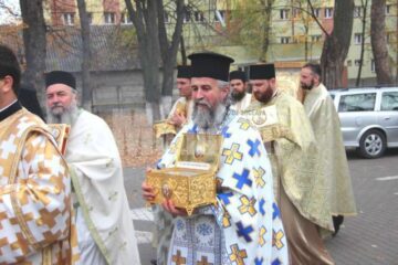 Procesiune in curtea Spitalului Vechi Suceava