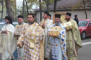 Procesiune in curtea Spitalului Vechi Suceava