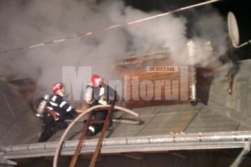 Un puternic incendiu a izbucnit joi seară la o spălătorie auto din municipiu Suceava, de pe strada Mircea Șeptilici