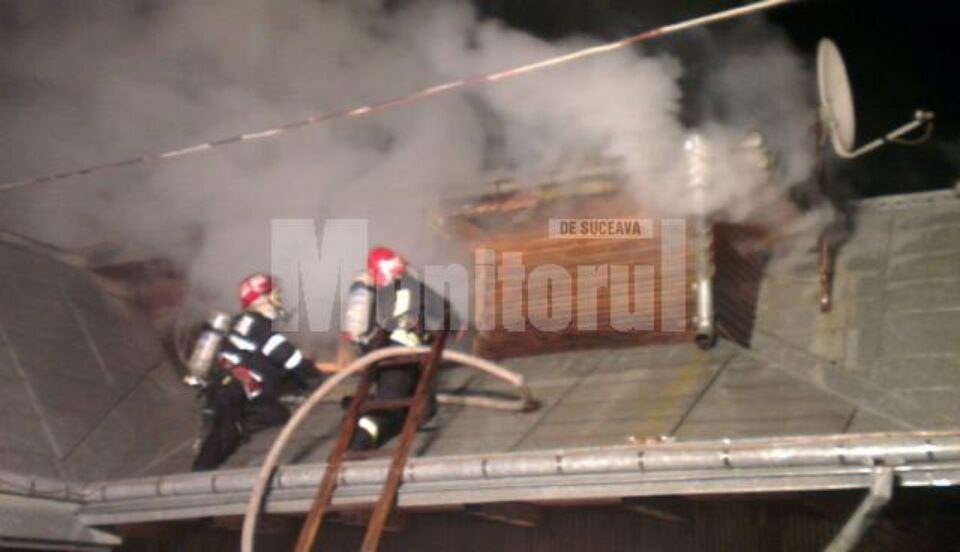Un puternic incendiu a izbucnit joi seară la o spălătorie auto din municipiu Suceava, de pe strada Mircea Șeptilici Un puternic incendiu a izbucnit joi seară la o spălătorie auto din municipiu Suceava, de pe strada Mircea Șeptilici