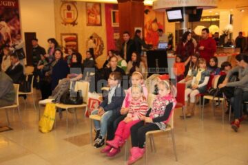 Spectacol caritabil, organizat la Iulius Mall, la sfârșitul săptămânii trecute, de Asociația Multicare Suceava