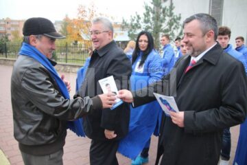 Deputatul PDL de Suceava Ioan Bălan, care candidează pentru un nou mandat din partea ARD în Colegiul uninominal 2 pentru Camera Deputaților, și-a început campania în forță din cartierul Burdujeni
