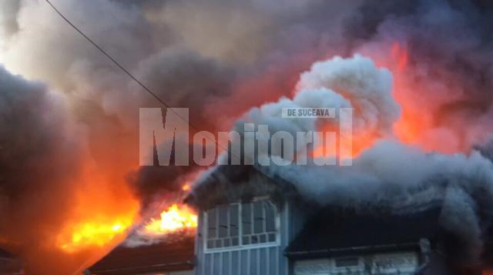 Un incendiu deosebit de violent a distrus aproape în totalitate gospodăriile a două familii din comuna Marginea