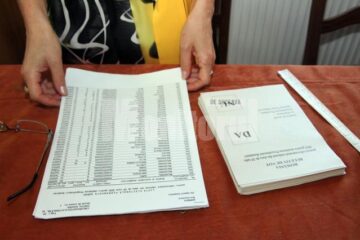 Polițiștii din tot județul au acum de verificat listele electorale permanente și listele suplimentare