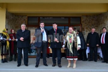 La inaugurarea centrului de afaceri au fost prezenți Gavril Mîrza, Cătălin Nechifor, Tiberius Brădățan și Elena Boloca