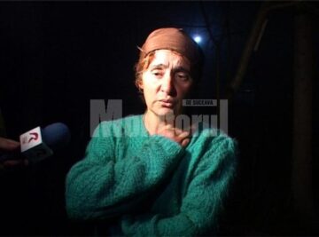 Femeia a plecat prin vecini cu ceilalți doi copii ai ei și a legat ușa cu un șiret