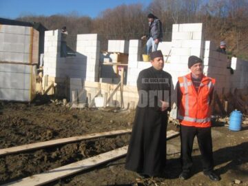 Voluntarii de la Marginea s-au mobilizat din nou, pentru a termina în timp record două case mistuite de un incendiu