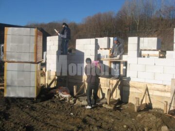 Oamenii lucrează deja de o săptămână