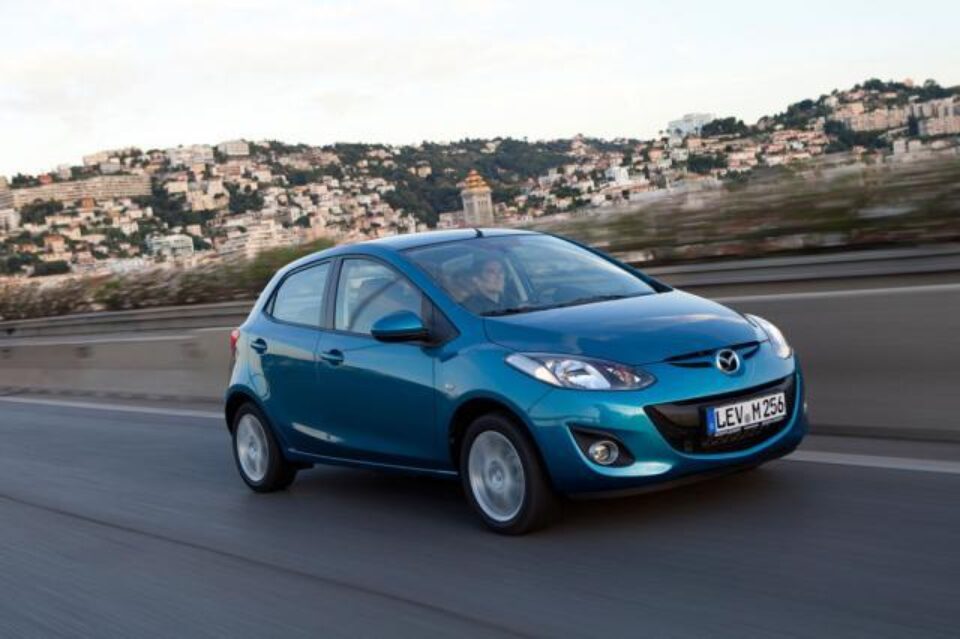 Mazda2 este mai rafinată și economică după restilizare