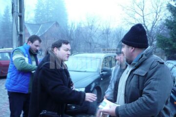 Marius Vatavu a discutat cu cetățenii prezenți în piața din Vicovu de Sus