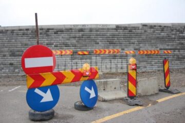 Așa vor arăta balizele de avertizare cu lumină galbenă intermitentă