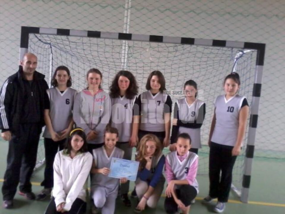 Echipa de fotbal feminin-gimnaziu a Colegiului Național „Petru Rareș” s-a calificat la faza zonală a Olimpiadei Naționale a Sportului Școlar Echipa de fotbal feminin-gimnaziu a Colegiului Național „Petru Rareș” s-a calificat la faza zonală a Olimpiadei Naționale a Sportului Școlar