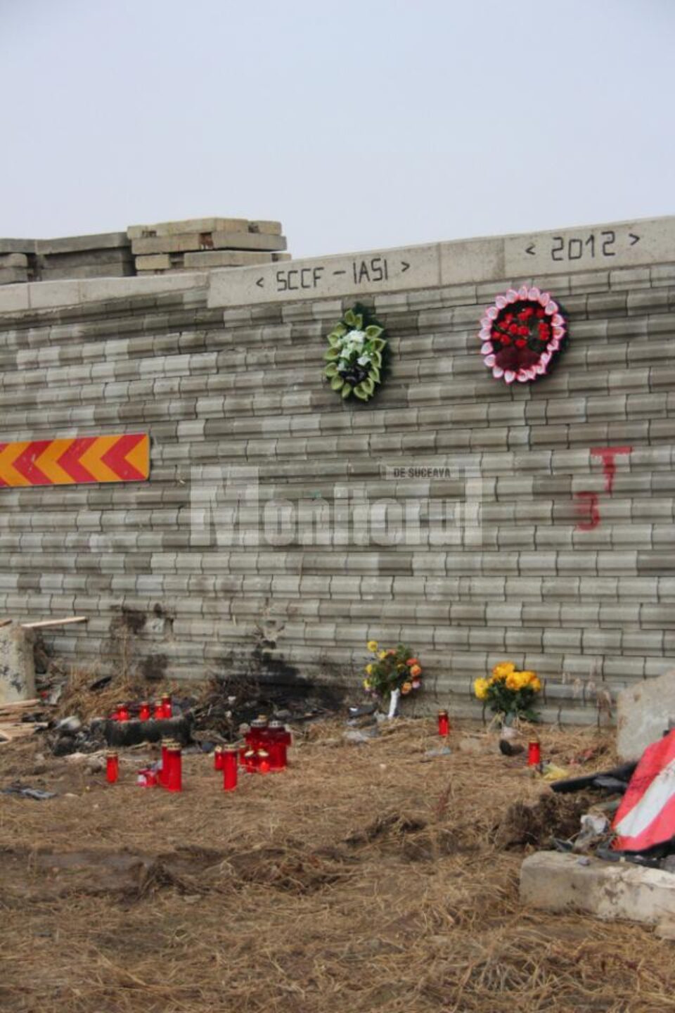 Lumânări pentru sufletele celor morți, la locul accidentului