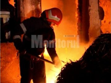 La Calafindești, pompierii au luptat cu flăcările mai bine de opt ore