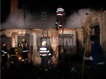 La Calafindești, pompierii au luptat cu flăcările mai bine de opt ore
