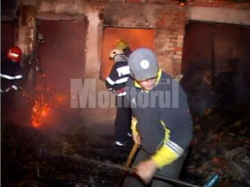 La Calafindești, pompierii au luptat cu flăcările mai bine de opt ore