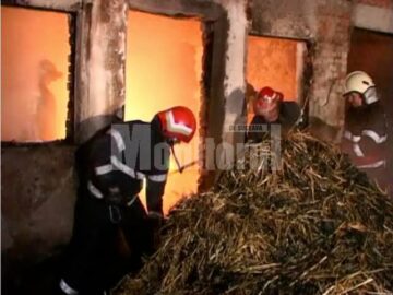 La Calafindești, pompierii au luptat cu flăcările mai bine de opt ore
