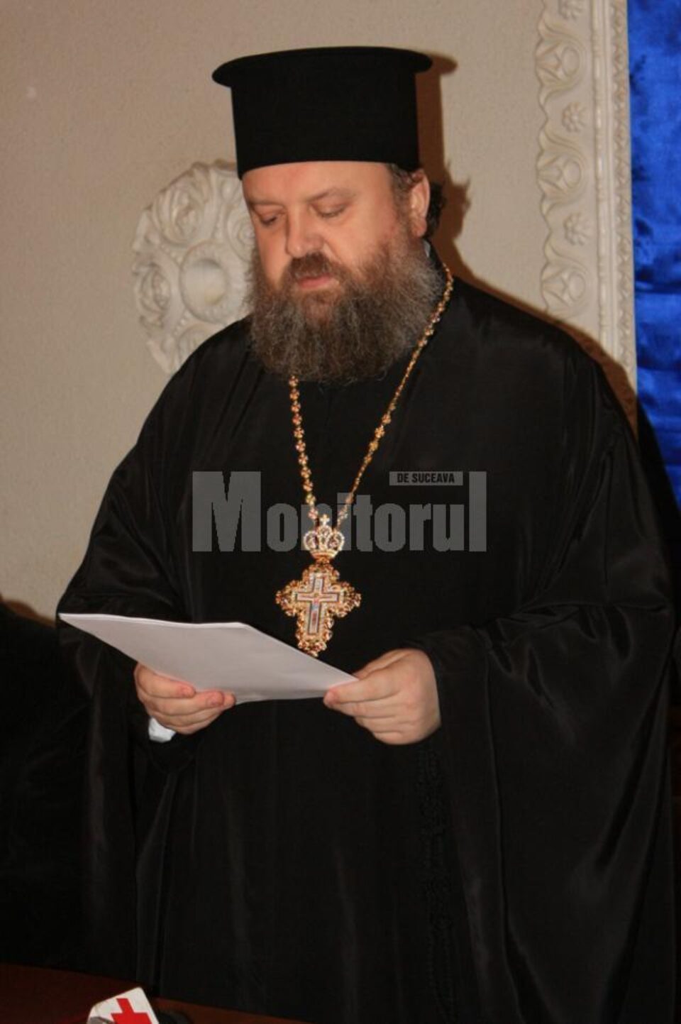 Arhimandritul Timotei Aioanei și primarul Cătălin Coman
