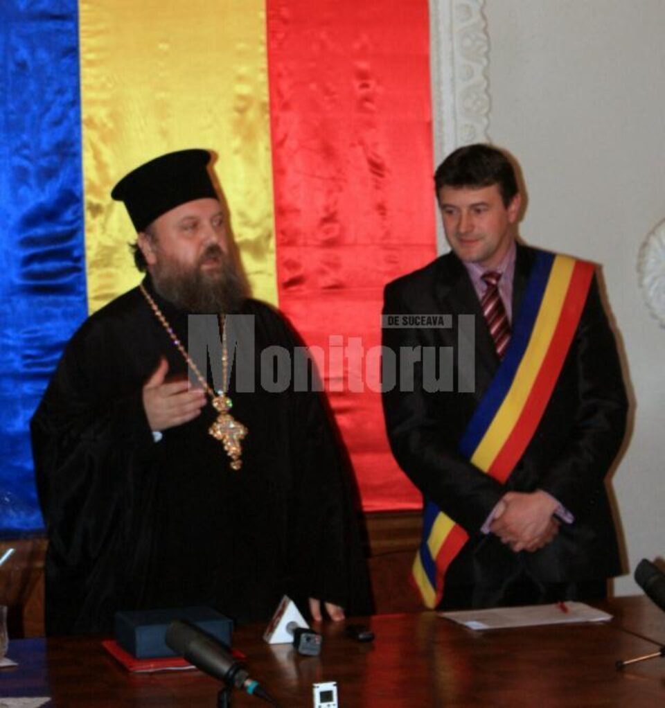 Arhimandritul Timotei Aioanei și primarul Cătălin Coman