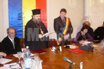 Arhimandritul Timotei Aioanei și primarul Cătălin Coman
