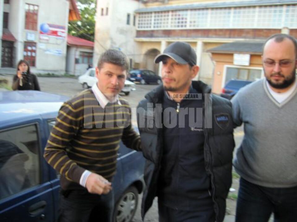 Falsul președinte al Curții de Apel Suceava, escrocul Ovidiu Rusu, a scăpat de un an de închisoare în urma apelului care s-a judecat la instanțele locale