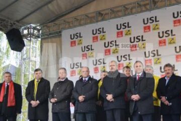 Crin Antonescu, s-a aflat sâmbătă în orașul Gura Humorului pentru a participa la un miting electoral de susținere a candidaților USL Radu Surugiu, Neculai Bereanu și Dumitru Pardău