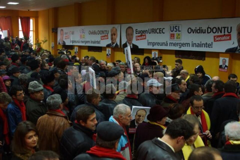 Președintele PSD Victor Ponta, copreședinte al USL, i-a îndemnat pe alegătorii din Fălticeni și din localitățile învecinate să-i voteze pe cei trei candidați USL din această zonă a județului: Ovidiu Donțu, Ioan Stan și Eugen Uricec