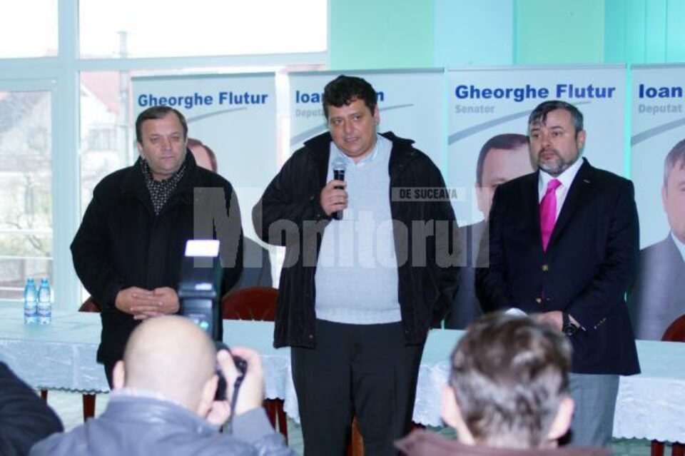 Candidații ARD în Colegiul 2 pentru Camera Deputaților și Colegiul 2 pentru Senat, deputatul PDL în funcție Ioan Balan, respectiv liderul județean al PDL, Gheorghe Flutur, s-au întâlnit ieri la prânz cu alegătorii din comuna Pătrăuți