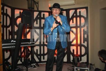Ion Suruceanu, pe micuța scenă a restaurantului Vama Veche