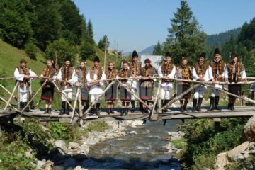 Ansamblul din Pojorâta a primit o invitație în SUA de la un fost locuitor al comunei