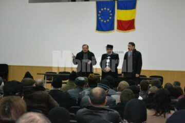 Câteva sute de persoane au participat la întâlnirile electorale pe care candidații Alianței România Dreaptă Gheorghe Flutur și Vasile Ilie le-au organizat în comunele Bosanci și Moara