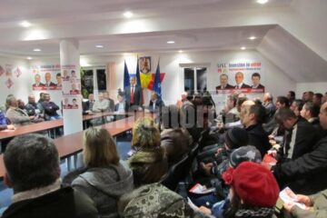 Ovidiu Iane s-a întâlnit cu câteva sute de persoane din Vicovu de Sus