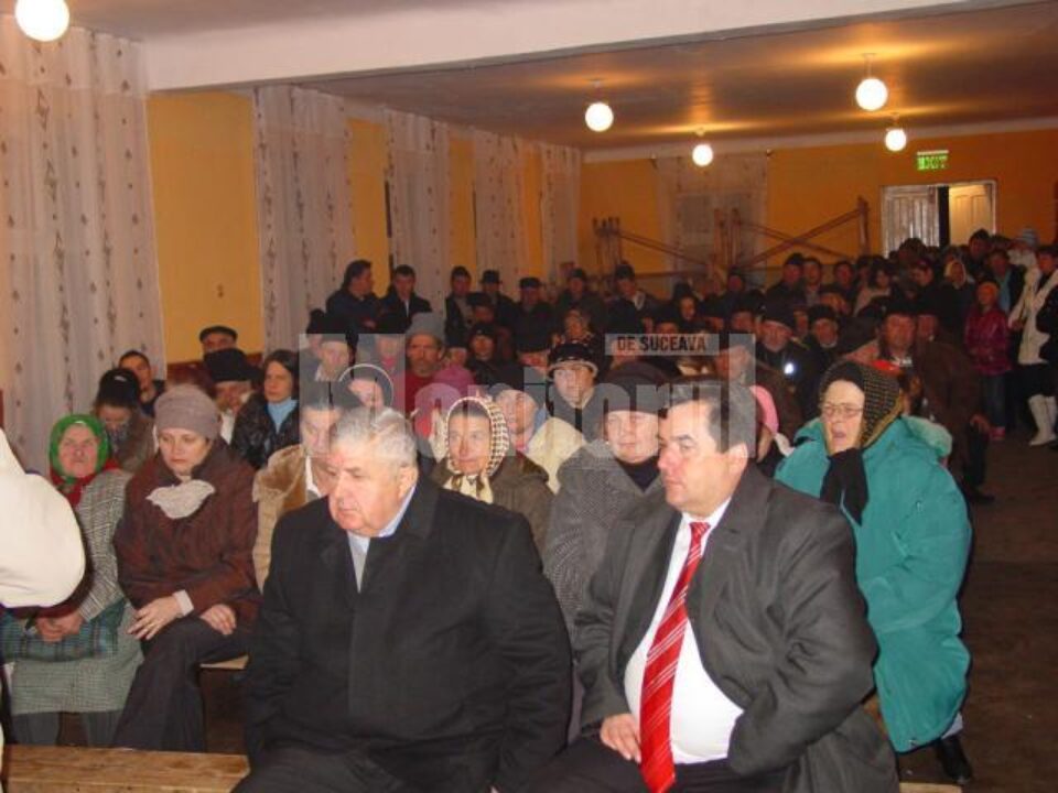 Senatorul PSD Gavril Mîrza, care candidează din partea USL pentru funcția de deputat în Colegiul nr. 3 Cajvana s-u întâlnit cu peste 400 de susținători din satele Părhăuți și Costâna, din comuna Todirești Senatorul PSD Gavril Mîrza, care candidează din partea USL pentru funcția de deputat în Colegiul nr. 3 Cajvana s-u întâlnit cu peste 400 de susținători din satele Părhăuți și Costâna, din comuna Todirești