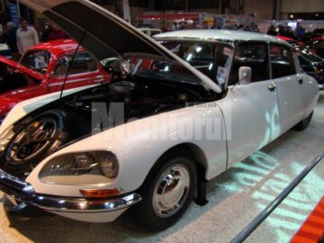Alte mașini prezente la expoziția de automobile clasice