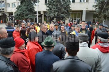 Candidații USL la alegerile parlamentare din data de 9 decembrie 2012 Neculai Bereanu și Radu Surugiu s-au întâlnit duminică și luni cu locuitorii din cartierele municipiului Câmpulung Moldovenesc